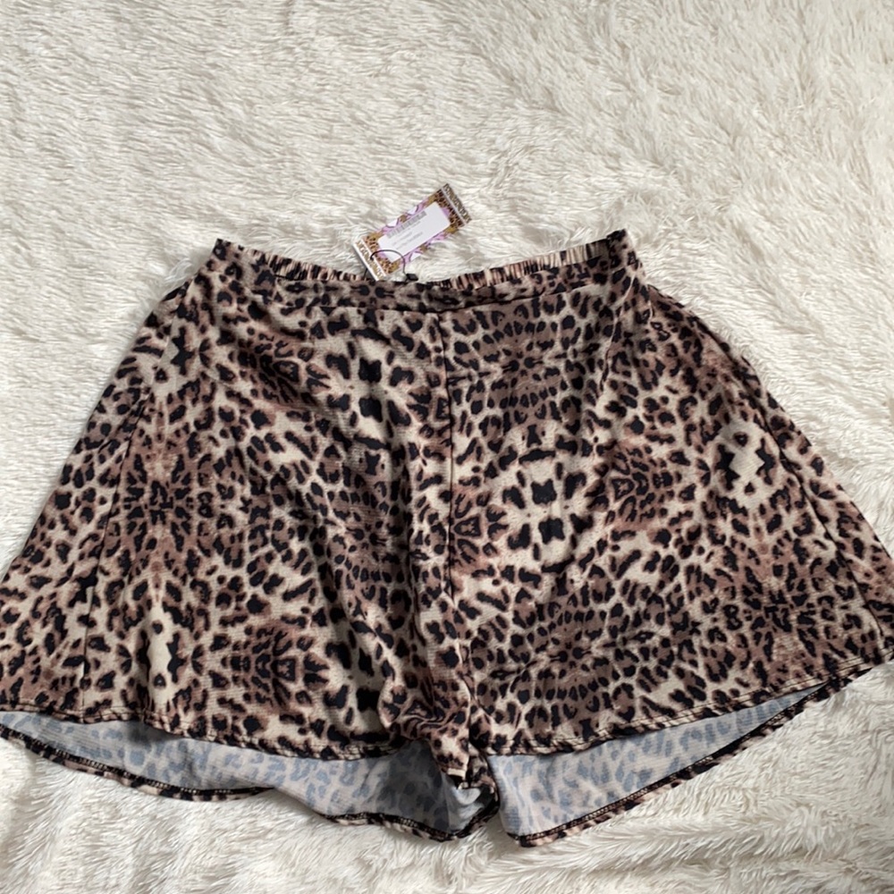Leopard Flowy shorts